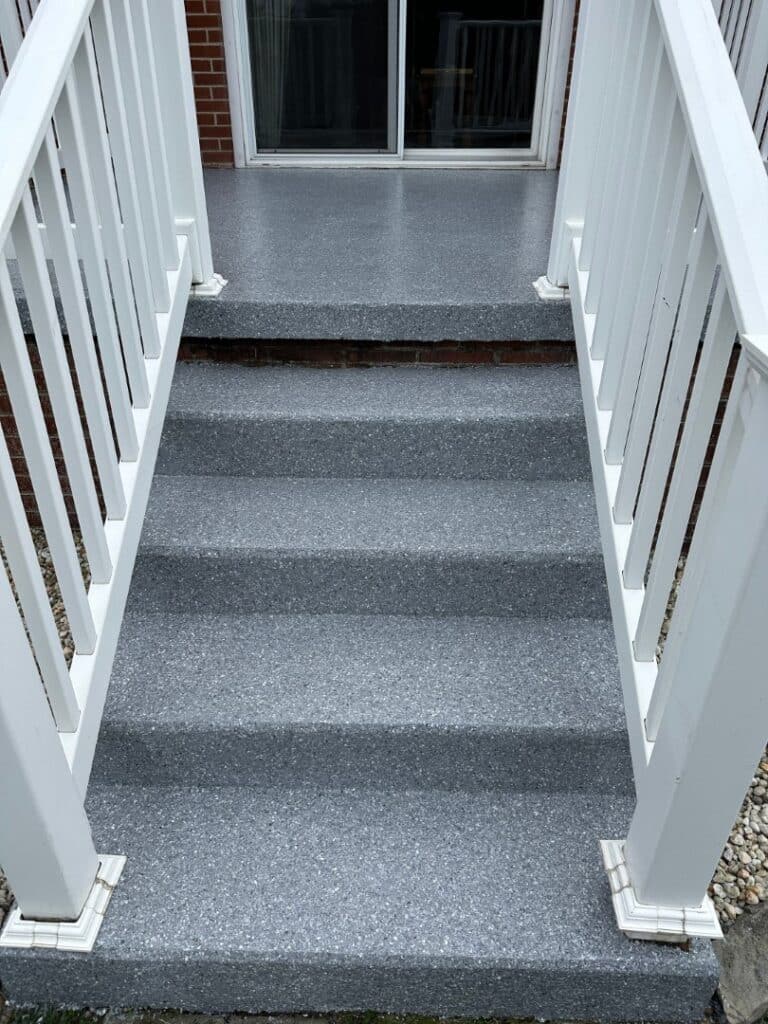 Jefferson City Outdoor Coatings in Gravel Flake